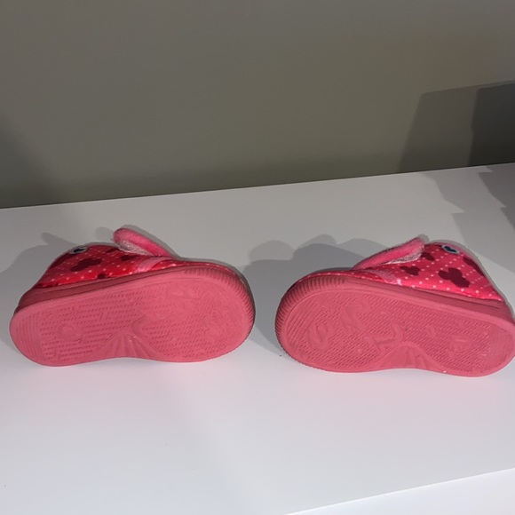 Minnie Mouse fuschia slippers - Picture 5 of 5